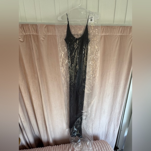 L'AGENCE Charmaine Silk Gown - Picture 11 of 13